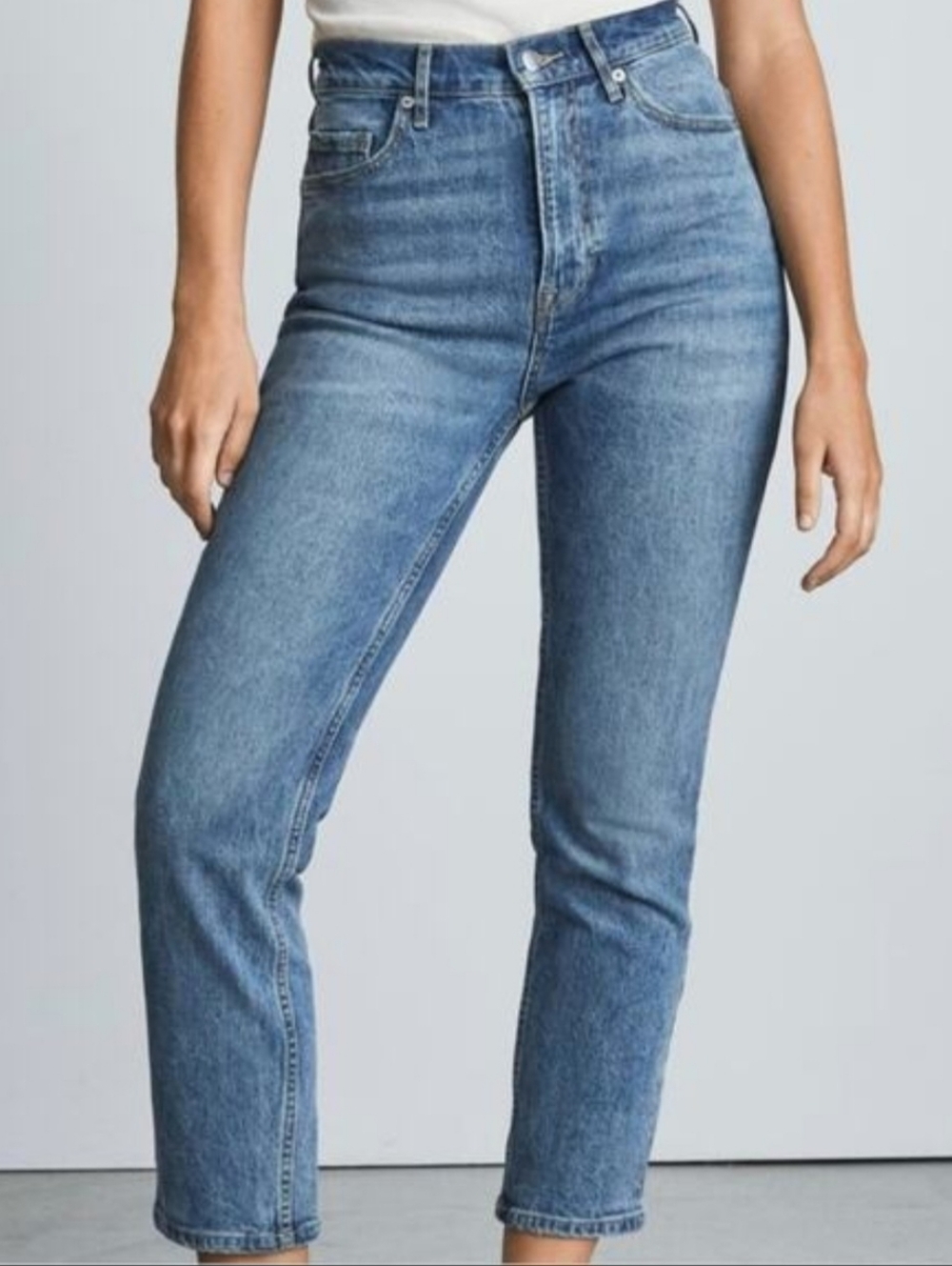EVERLANE HIGH-RISE "THE CHEEKY JEAN" CROP